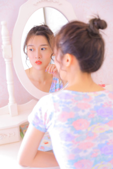 娇妻在上墨少轻轻亲